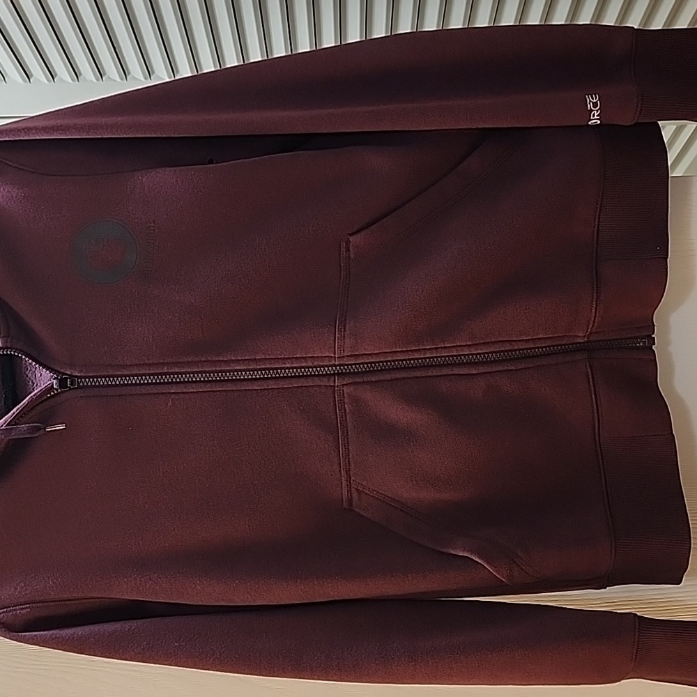 Carhartt Slightly Fitted hoodie. In maroon size medium